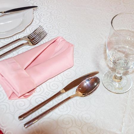 Lou Ralph Hotel Акра Екстериор снимка