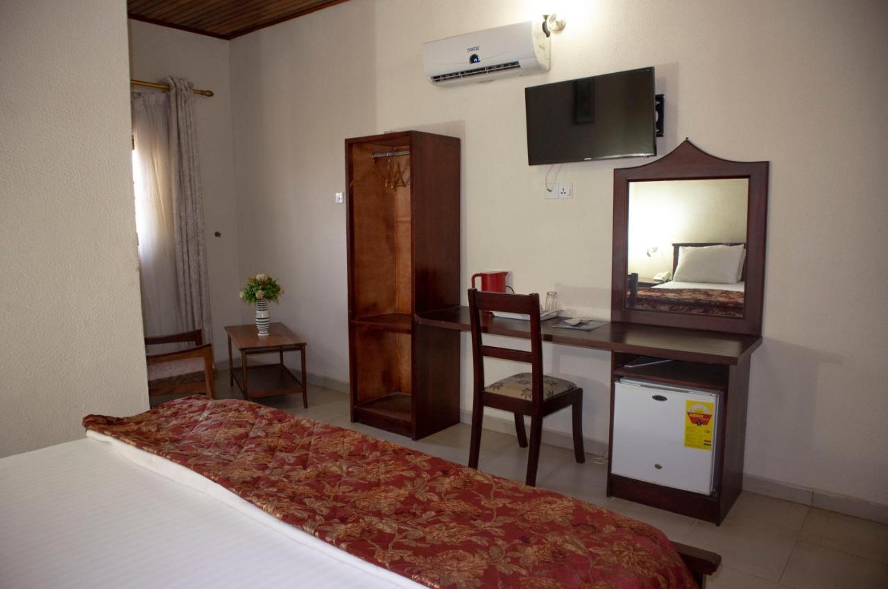 Lou Ralph Hotel Акра Екстериор снимка