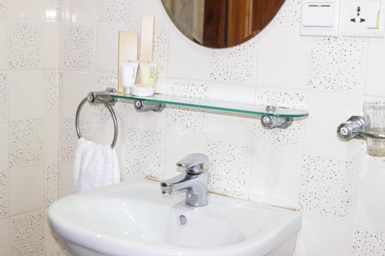 Lou Ralph Hotel Акра Екстериор снимка