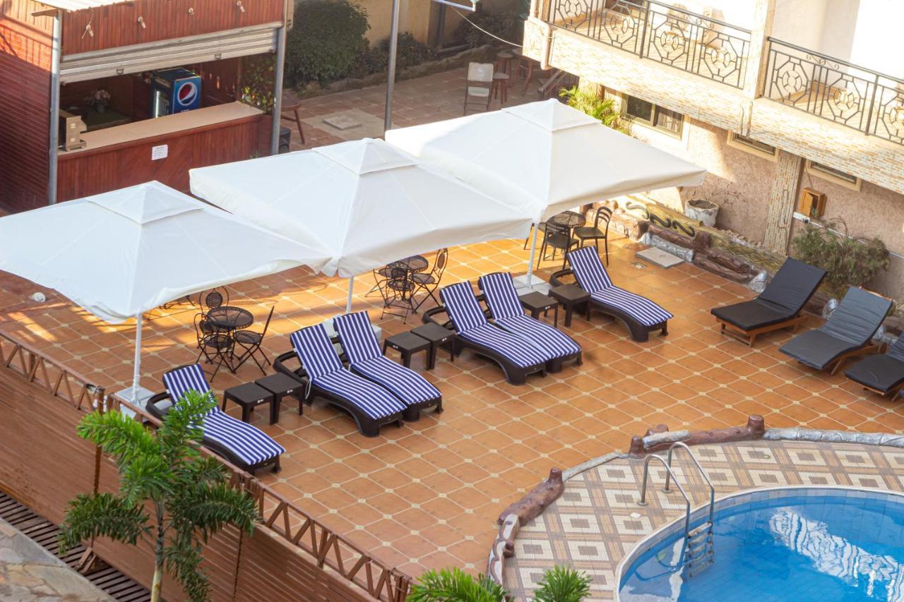 Lou Ralph Hotel Акра Екстериор снимка