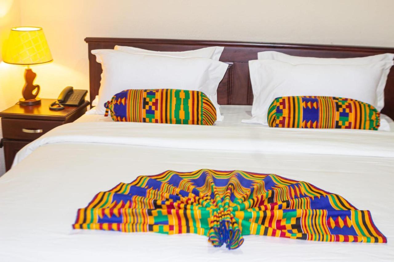 Lou Ralph Hotel Акра Екстериор снимка
