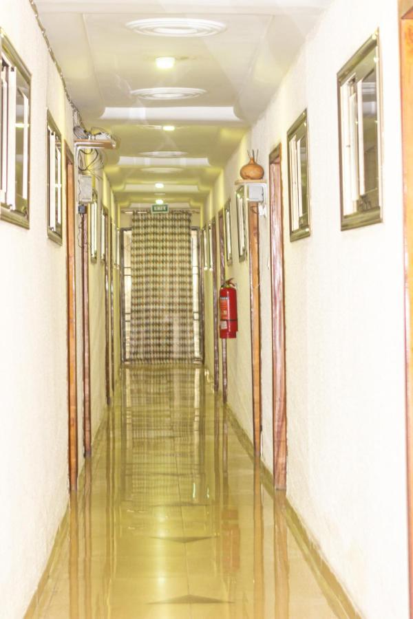 Lou Ralph Hotel Акра Екстериор снимка