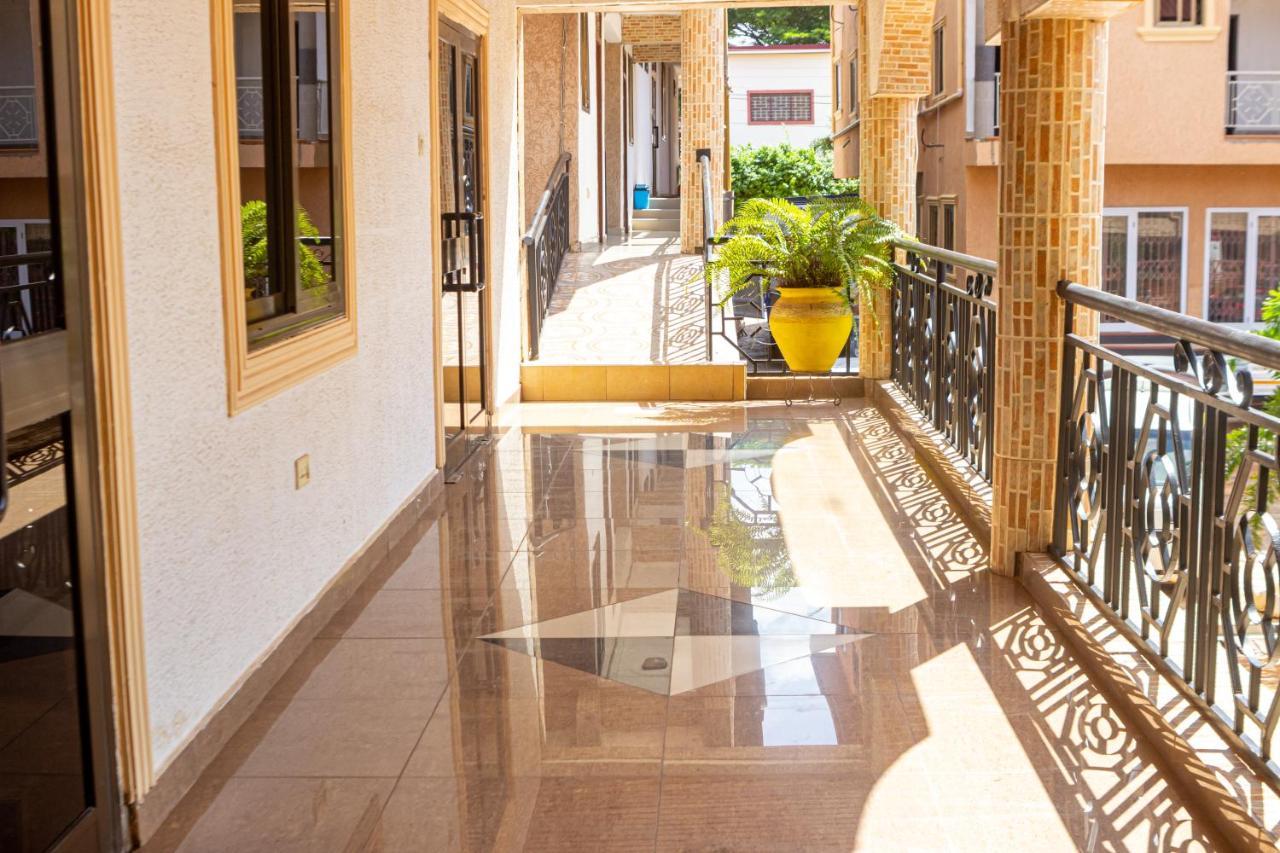 Lou Ralph Hotel Акра Екстериор снимка