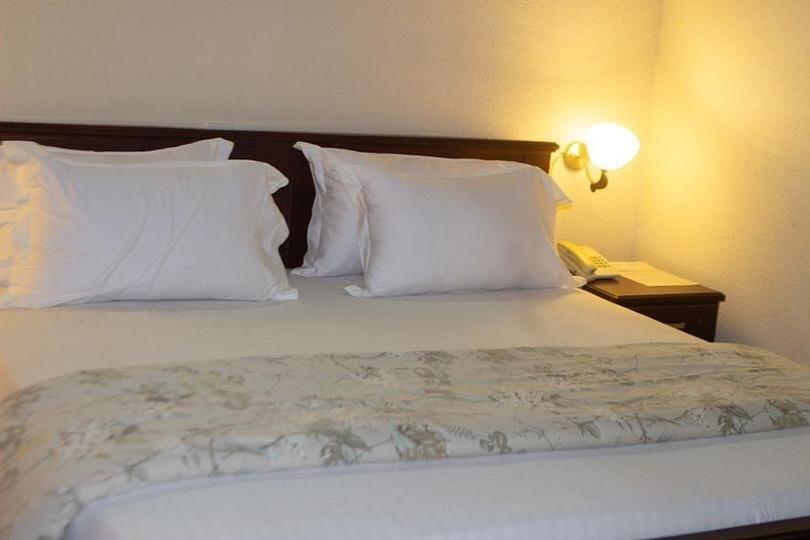 Lou Ralph Hotel Акра Екстериор снимка